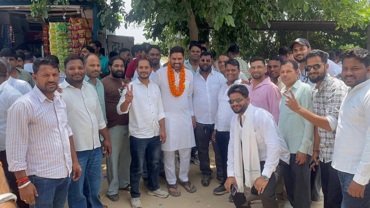टिकट की घोषणा के साथ ही वार्ड 48 में जश्न का माहौल