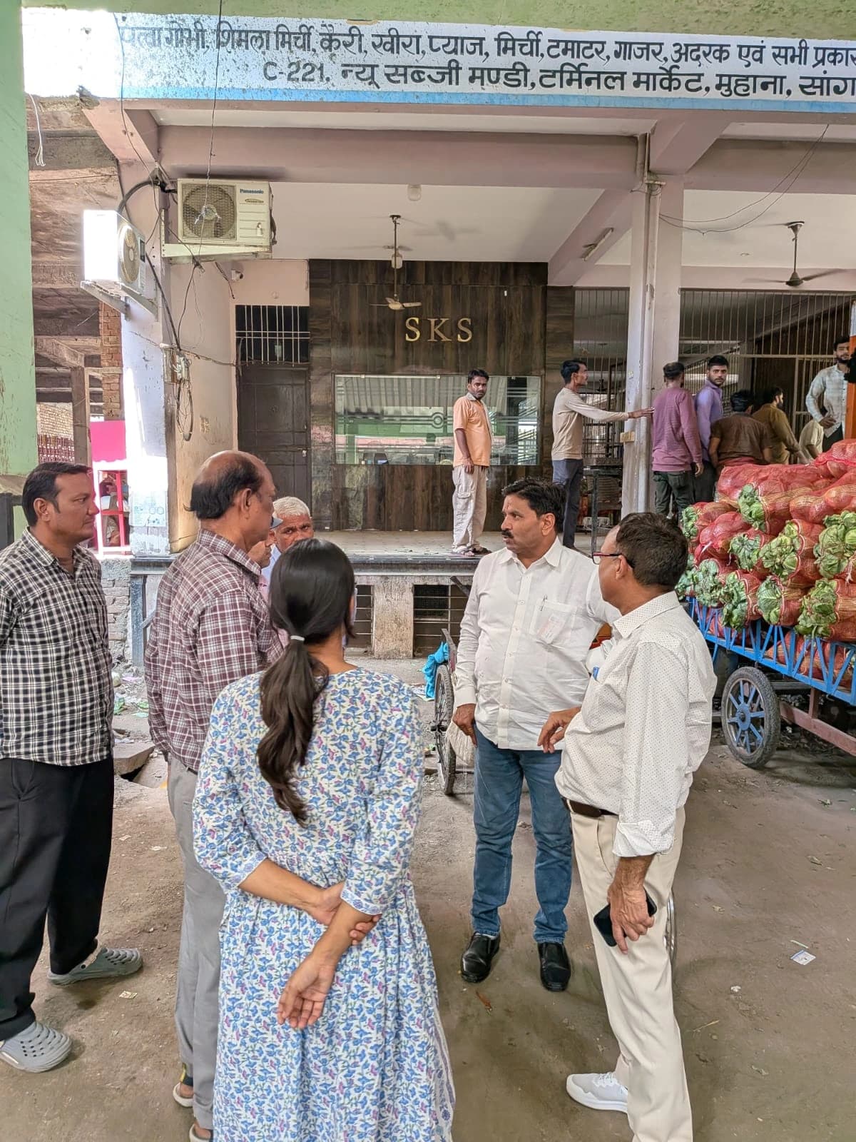 मुहाना मंडी में जलभराव: पीएल प्रजापति की सक्रियता से हरकत में प्रशासन
