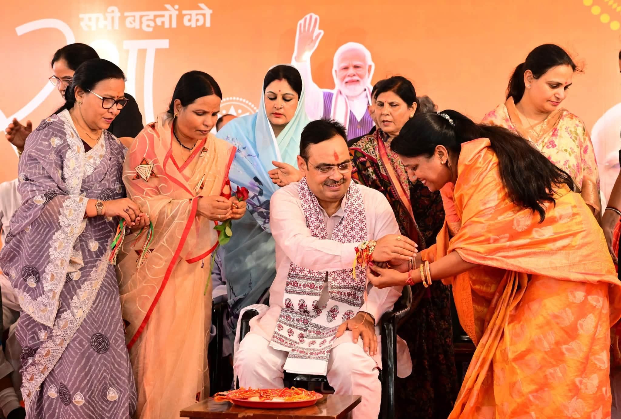 सांगानेर मेरा परिवार है, रक्षाबंधन के पावन पर्व पर मुख्यमंत्री भजनलाल शर्मा ने मातृशक्ति और कार्यकर्ताओं से बंधवाई राखी