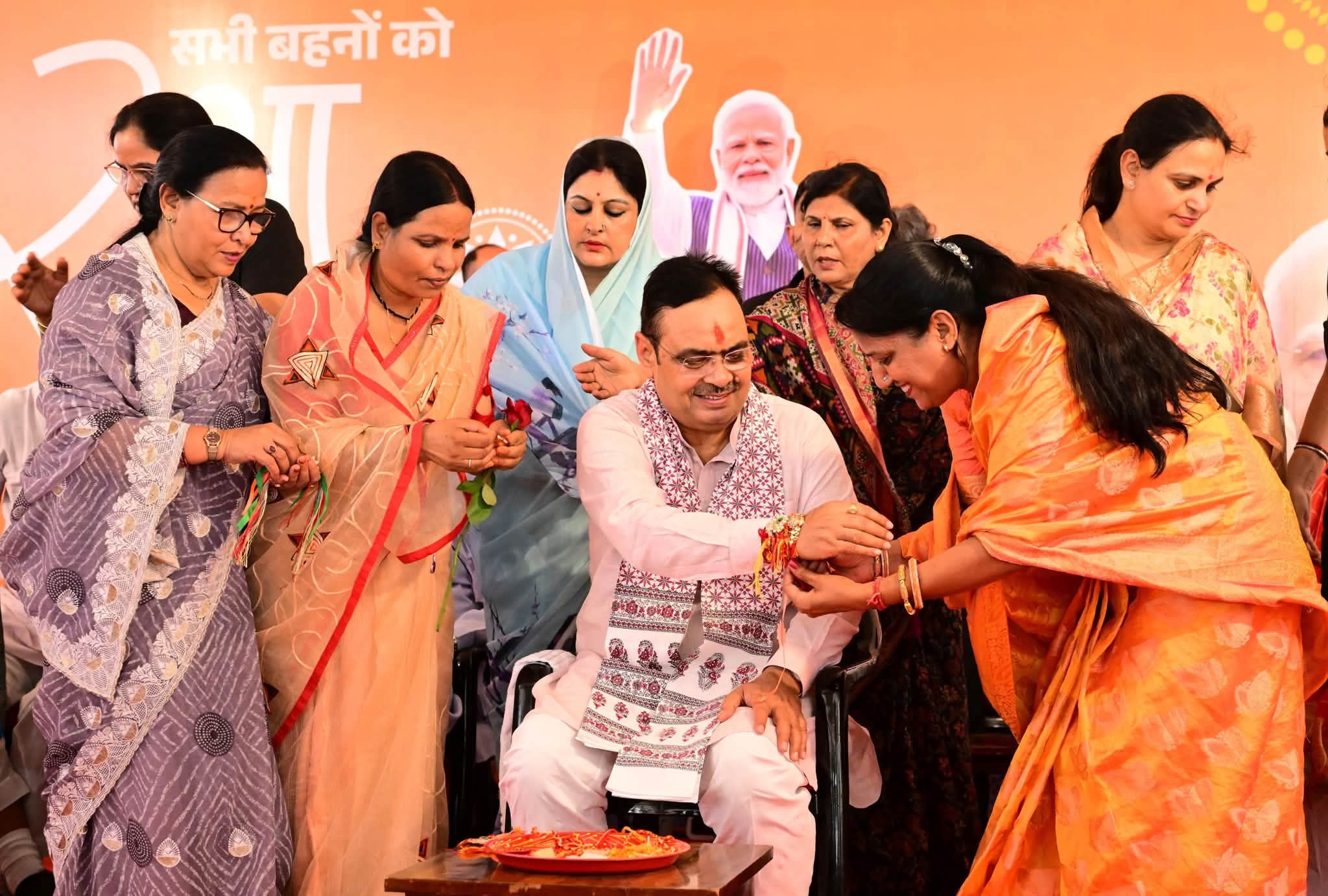 सांगानेर मेरा परिवार है, रक्षाबंधन के पावन पर्व पर मुख्यमंत्री भजनलाल शर्मा ने मातृशक्ति और कार्यकर्ताओं से बंधवाई राखी