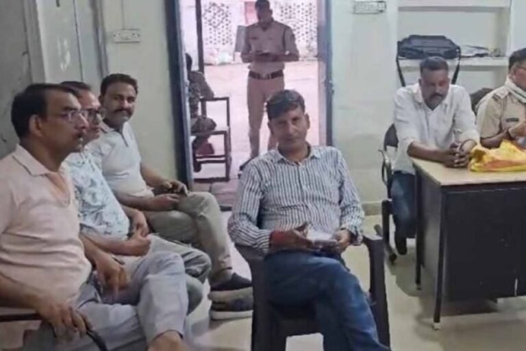 श्योपुर जिला अस्पताल में युवक का हंगामा, डॉक्टरों से मारपीट और जमकर चले लात-घूंसे