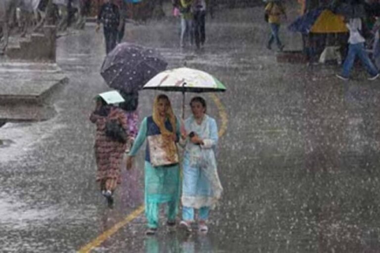 15 राज्यों में भारी बारिश का अलर्ट, 70 किमी रफ्तार से चलेंगी हवाएं