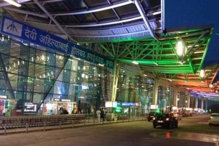 इंदौर एयरपोर्ट पर उतरेंगी बोइंग फ्लाइट्स! 143 एकड़ जमीन की जरूरत, ताई की चिट्ठी से प्रशासन में हलचल