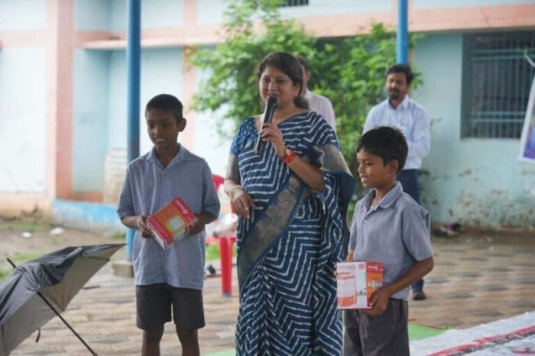 सोशल मीडिया की गुहार पर गांव पहुंची बाल चौपाल, बच्चों को मिले अधिकारों के सबक