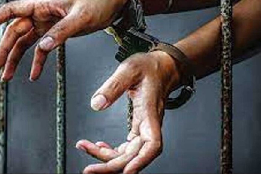 दिवंगत आरक्षक के परिवार से 19 लाख की वसूली का आरोप, थाना प्रभारी गिरफ्तार, अधिवक्ता फरार