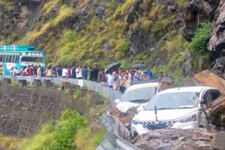 उत्तराखंड से हिमाचल तक बारिश का कहर, चारधाम रूट पर येलो अलर्ट, कांगड़ा में फ्लैश फ्लड से भारी तबाही
