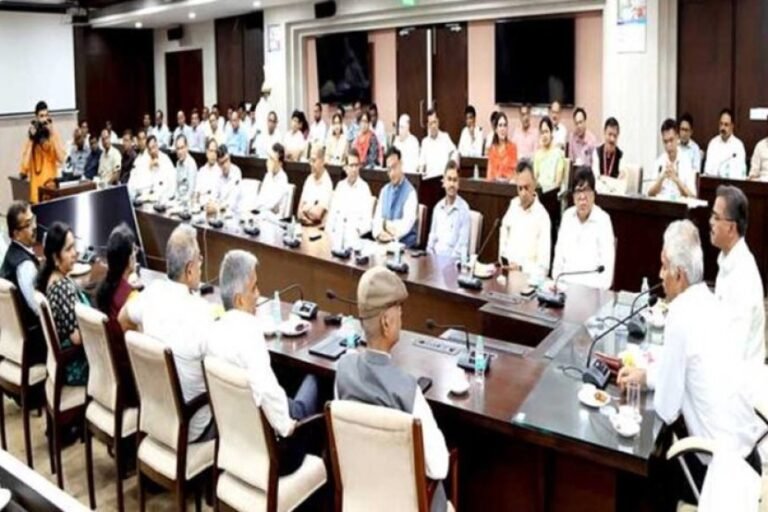 अधिकारी टीम मध्यप्रदेश के रूप में योजनाओं और निर्णयों के क्रियान्वयन में उत्कृष्ट भूमिका निभाएं : मुख्य सचिव बर्णवाल