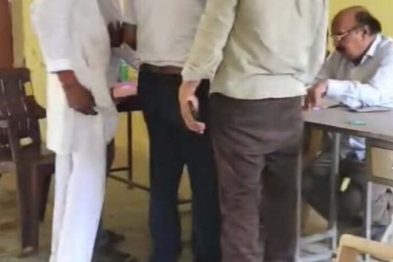 इमिलिया पंचायत जांच में शिकायतकर्ताओं को नहीं बुलाने पर ग्रामीणों ने जताई नाराजगी
