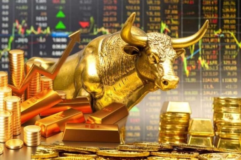 Gold Price Crash: रिकॉर्ड हाई से ₹37,000 टूटा सोना, क्या खरीदारी का यही है सबसे अच्छा मौका?