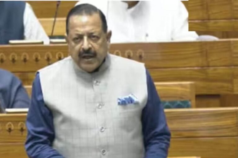 लोकसभा में पेश हुआ एंटी-पेपर लीक बिल, विपक्ष के हंगामे से संसद की कार्यवाही स्थगित