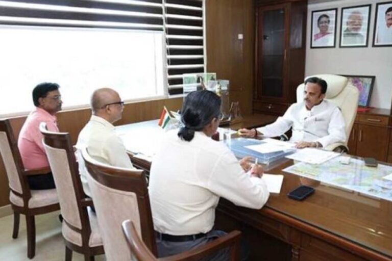 सुषेण योजना का विस्तार सभी सामुदायिक स्वास्थ्य केंद्रों तक करने के लिए आवश्यक व्यवस्थाएँ करें: उप मुख्यमंत्री शुक्ल