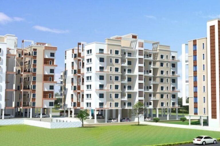 सोसायटी के नियम तोड़ने पर किसे भरना होगा जुर्माना? जानिए मकान मालिक या किरायेदार, क्या कहता है नियम