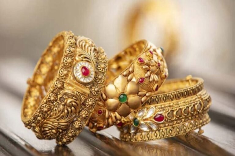 Gold Price Crash: सोने-चांदी की कीमतों में बड़ी गिरावट, ₹6,000 तक सस्ता हुआ गोल्ड-सिल्वर; जानिए आज के ताजा भाव