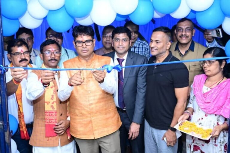 रायपुर : रायगढ़ में इंडियन ओवरसीज बैंक की नई शाखा का शुभारंभ, वित्त मंत्री ओपी चौधरी ने बैंकिंग विस्तार और वित्तीय सुधारों पर दिया जोर