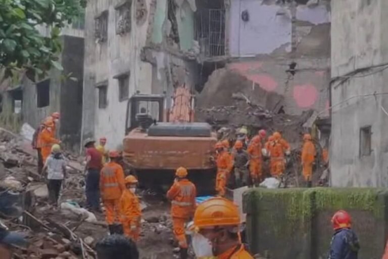 महाराष्ट्र के भिवंडी में 4 मंजिला इमारत ढही, 7 लोगों की मौत; मलबे में कई लोगों के फंसे होने की आशंका