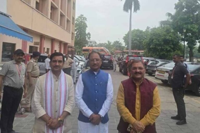 CG में रेल परियोजनाओं को मिलेगी रफ्तार, केंद्रीय मंत्री का आश्वासन; CM साय बोले- विकास के लिए आधुनिक रेल संपर्क जरूरी