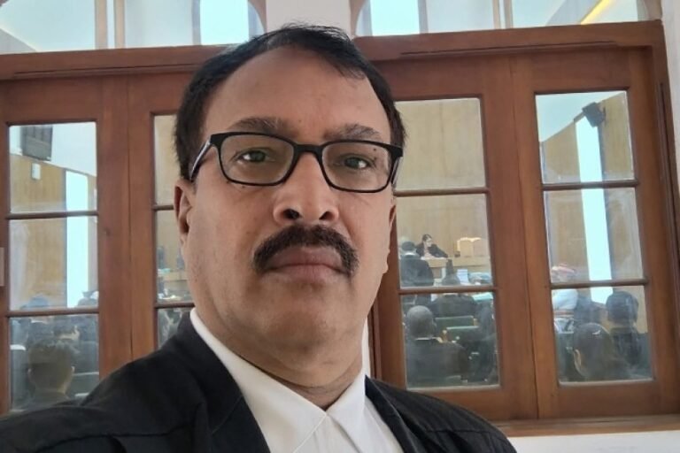 सीनियर एडवोकेट बनने के लिए 12 लाख रुपये वार्षिक आय की अनिवार्यता पर हाईकोर्ट का नोटिस