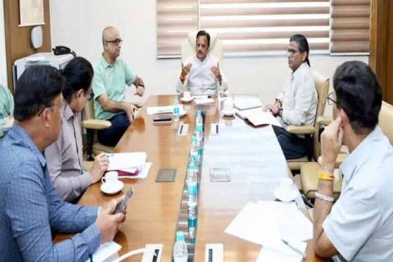 आयुष्मान भारत योजना के क्लेम भुगतान, एम्पेनेलमेंट की कार्यवाही प्राथमिकता से पूर्ण करें: उप मुख्यमंत्री शुक्ल