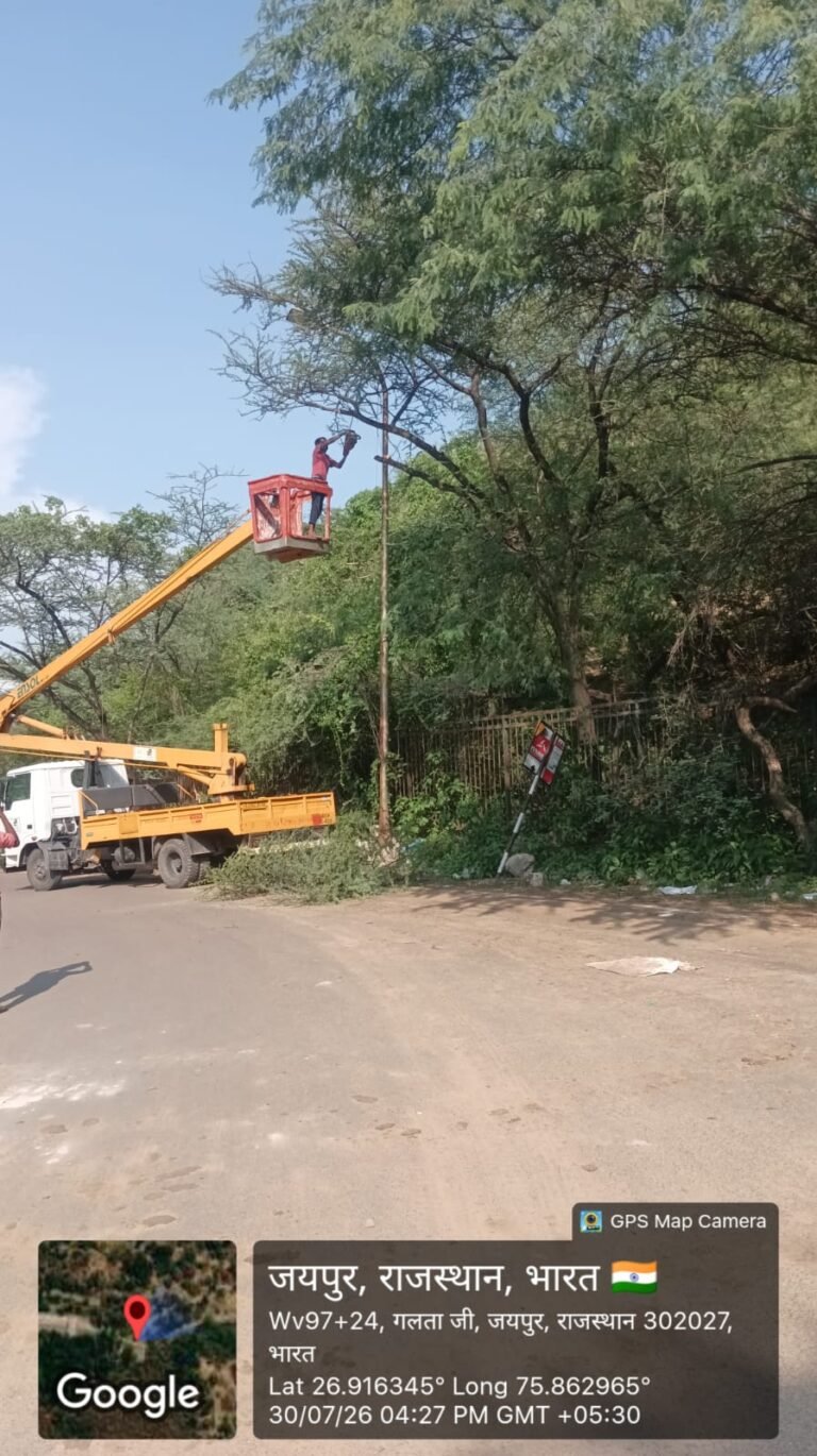 सावन में गलता तीर्थ जाने वाले श्रद्धालुओं के लिए नगर निगम की बड़ी तैयारी: आगरा रोड से गलता कुंड तक लाइट, सफाई और पेड़ों की छंटाई पूरी