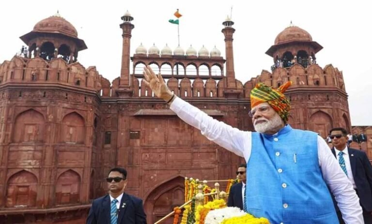 लाल किले पर सबसे ज्यादा बार तिरंगा किस प्रधानमंत्री ने फहराया? जानें नेहरू, इंदिरा और मोदी का रिकॉर्ड