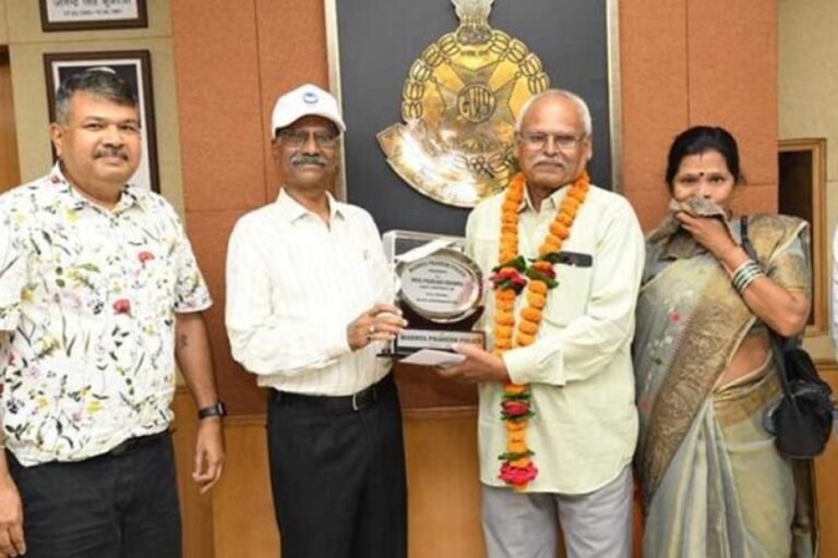 पुलिस मुख्यालय परिवार द्वारा 8 सेवानिवृत्‍त कर्मचारियों को दी गई भावभीनी विदाई