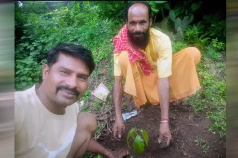 प्रदेश प्रवक्ता बालकिशन विश्वकर्मा ने आम के वृक्ष छतरपुर में लगाए