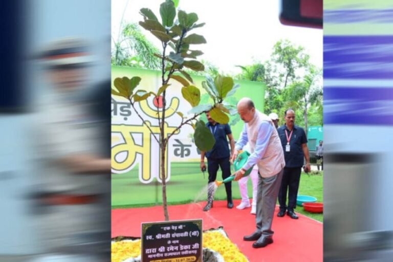राज्यपाल ने ‘एक पेड़ मां के नाम’ अभियान के तहत लगाया पौधा