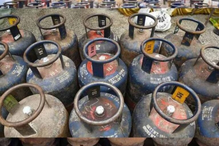 LPG Cylinder Price Cut: एलपीजी सिलेंडर ₹200 सस्ता, दिल्ली से कोलकाता तक बदले नए रेट
