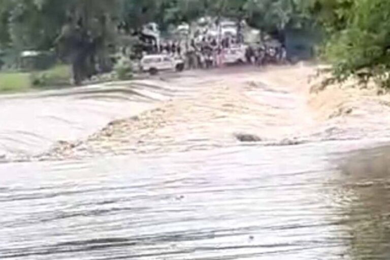 छत्तीसगढ़ में बारिश बनी आफत, सड़क-पुल बहने से कई गांवों का संपर्क बाधित