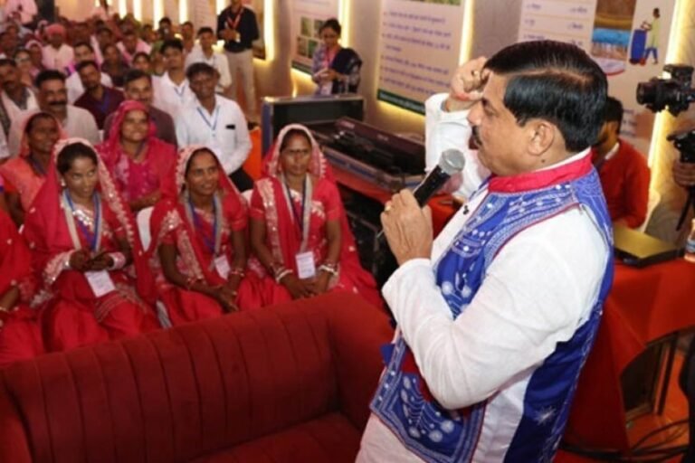 सीएम डॉ. यादव ने कृषि सखियों से किया संवाद, किसान महिलाओं ने बताया कैसे बढ़ी उनकी आय