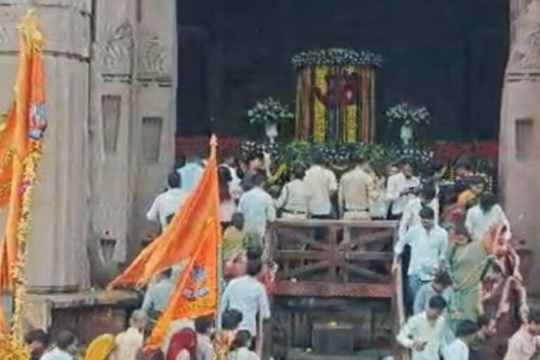 महाकाल मंदिर में उमड़ा आस्था का सैलाब, 1.10 लाख श्रद्धालुओं ने किए दर्शन; ओंकारेश्वर-पशुपतिनाथ में भी लंबी कतारें
