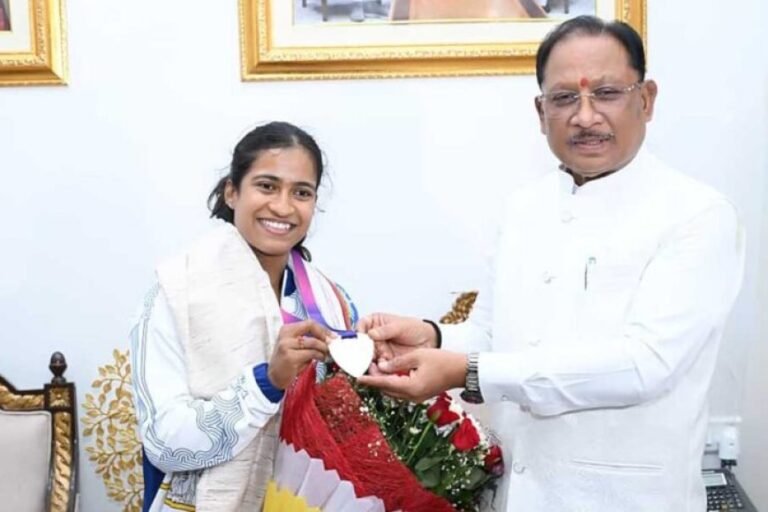 राष्ट्रमंडल खेलों की रजत पदक विजेता ज्ञानेश्वरी यादव का मुख्यमंत्री निवास में भव्य स्वागत