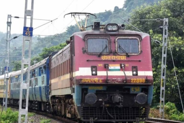 कोहरा या बारिश नहीं! जानिए किन वजहों से सबसे ज्यादा लेट होती हैं ट्रेनें