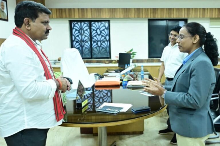 रायपुर : उप मुख्यमंत्री विजय शर्मा ने राष्ट्रपति भवन से आमंत्रण मिलने पर रेणुका गोस्वामी को दी बधाई