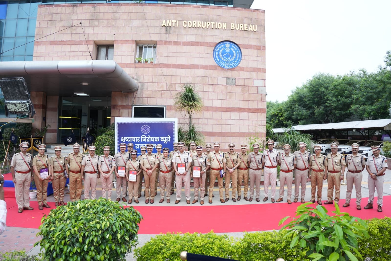 जयपुर: स्वतंत्रता दिवस पर एसीबी मुख्यालय में फहराया तिरंगा, डीजी गोविन्द गुप्ता ने 64 अधिकारियों व कर्मचारियों को डीजी डिस्क से किया सम्मानित