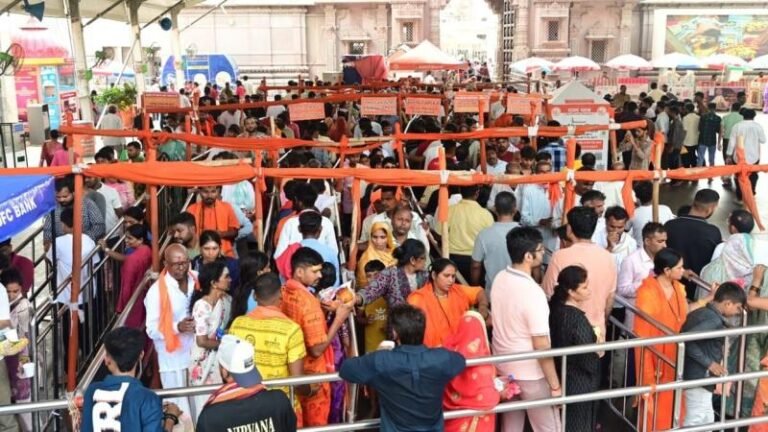 सावन में काशी विश्वनाथ धाम में रिकॉर्ड भीड़, 19 दिनों में 53.69 लाख से ज्यादा भक्तों ने किए दर्शन